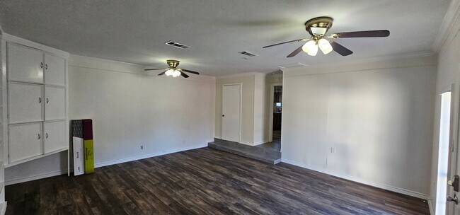 Building Photo - 1401 E Sherman Dr