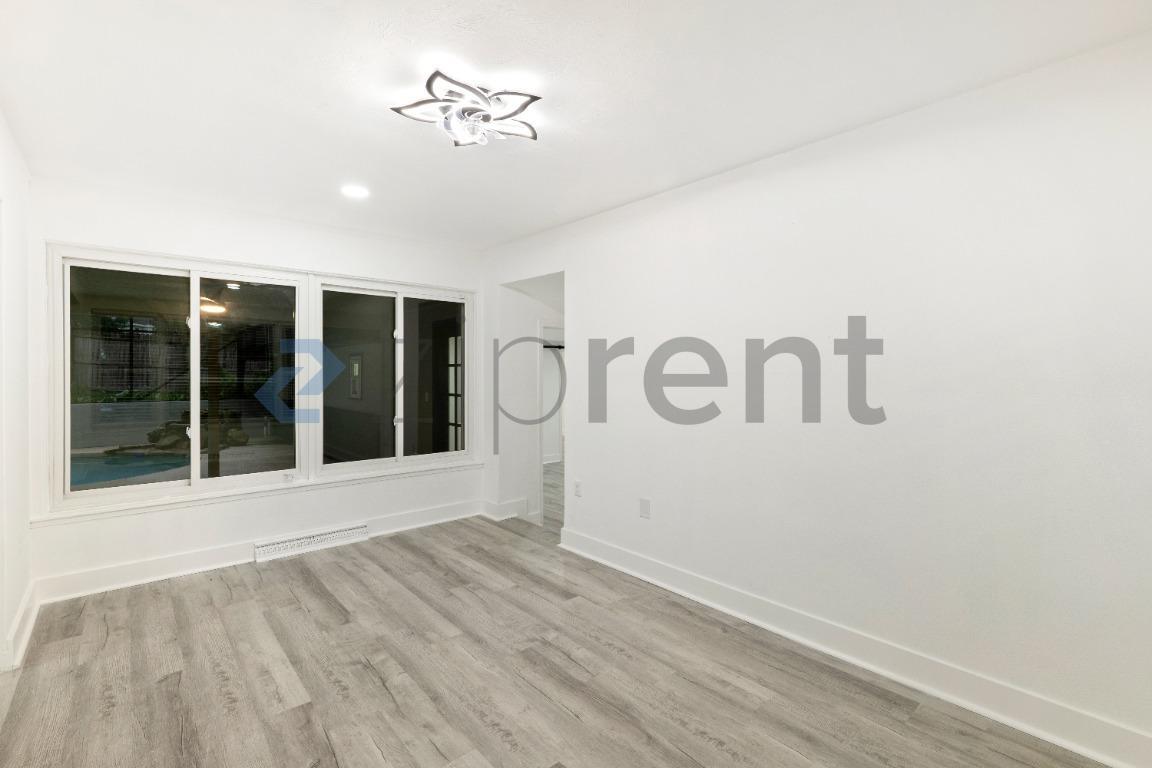 Building Photo - Unit