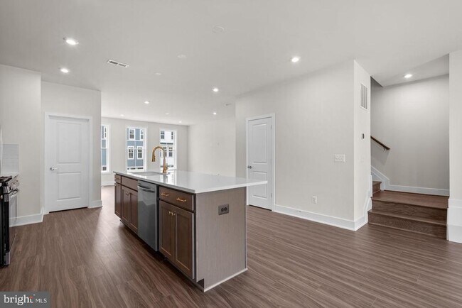 Building Photo - 114 Galaxy Pl