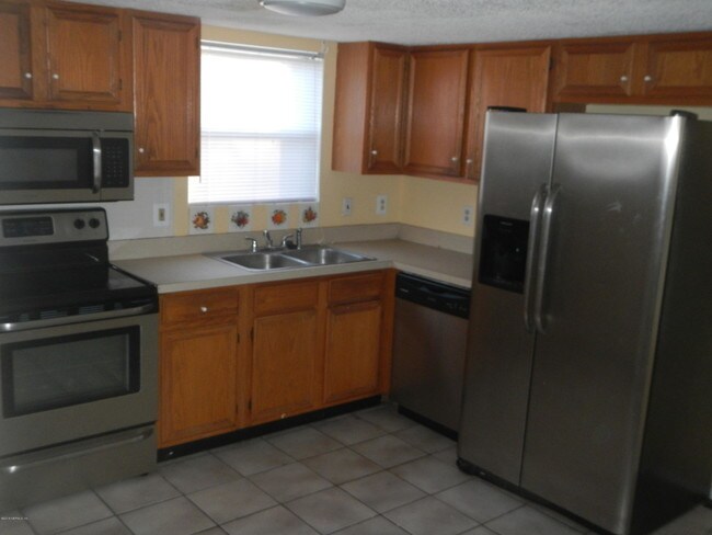Building Photo - 517 Tuxedo Ct