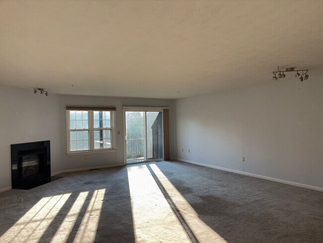 Building Photo - 95 Green Briar Rd