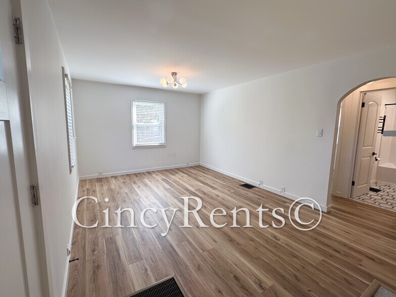 Building Photo - 6815 Sunray St
