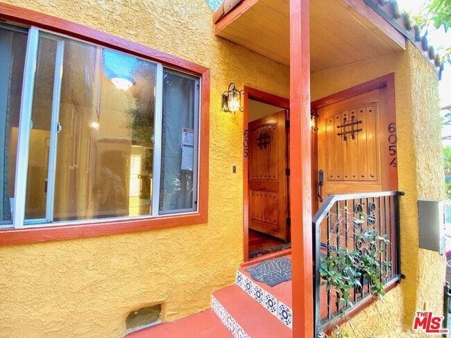 Building Photo - 605 1/2 Tularosa Dr
