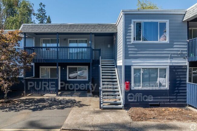 Building Photo - 760 Plymouth Dr NE