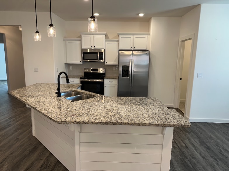 Building Photo - 5 Hawthorn Ln