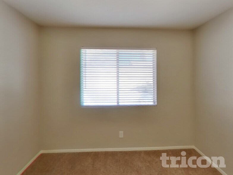 Building Photo - 949 Clipper Dr