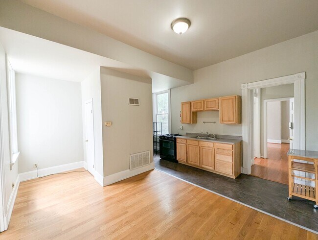 Building Photo - 26 Conklin St