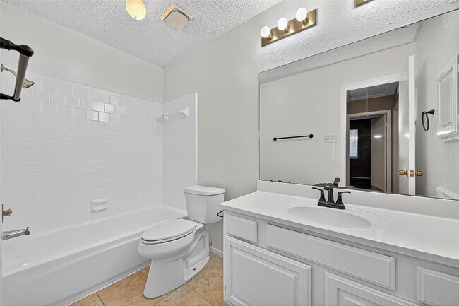 Building Photo - 16355 Sierra Grande Dr