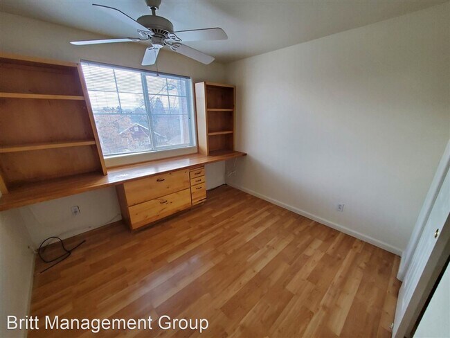 Building Photo - 2 br, 1.5 bath House - 449 Holcomb Avenue