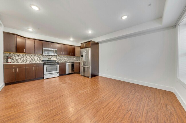 Building Photo - 308 18th St