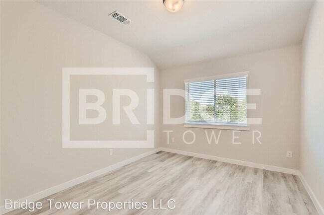 Building Photo - 4 br, 2.5 bath House - 1309 Creekbank Drive