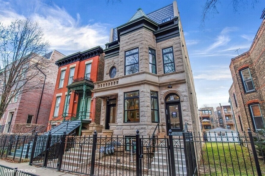 Building Photo - 631 W Wellington Ave