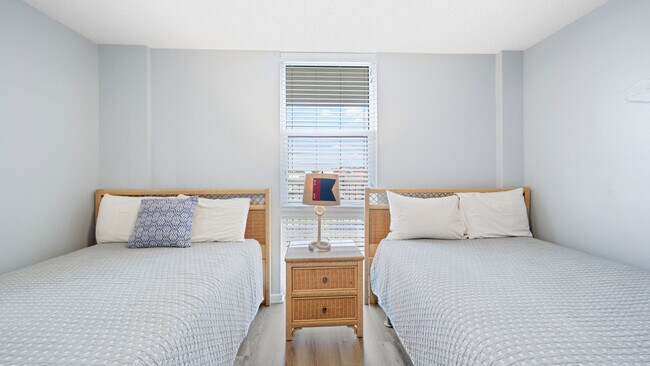 Building Photo - 7205 Thomas Dr