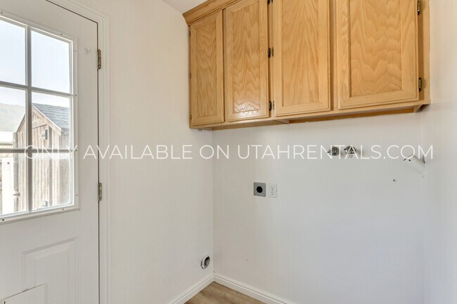 Building Photo - 144 N 1120 E
