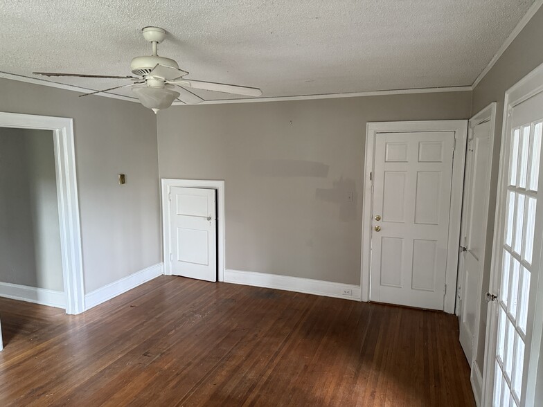 Building Photo - 1418 Park Dr