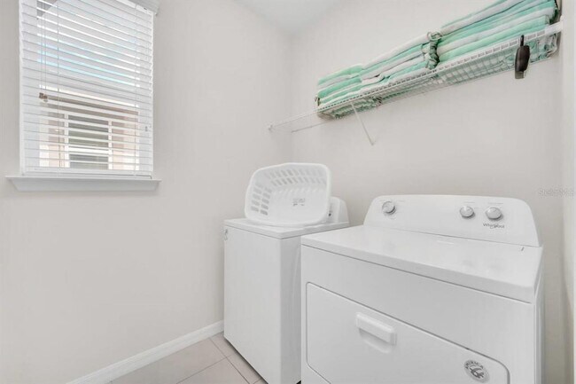 Building Photo - 9009 Egret Mls Ter