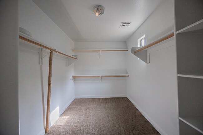 Building Photo - 3314 E Sheffield Rd