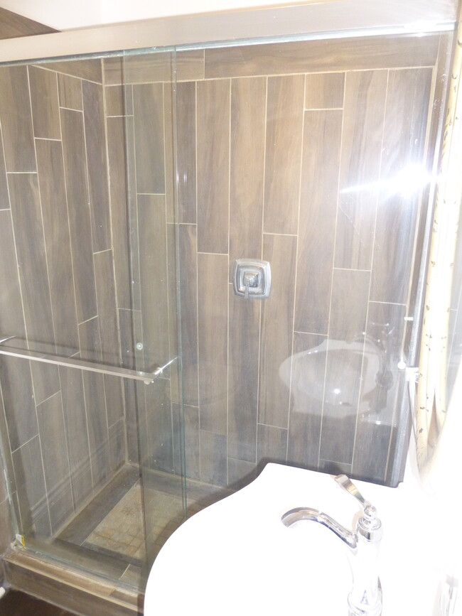 Shower - 102 7th St