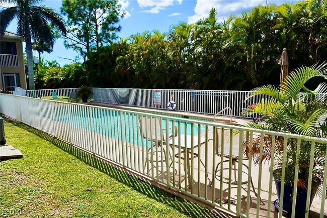 Building Photo - 5214 Chiquita Blvd S