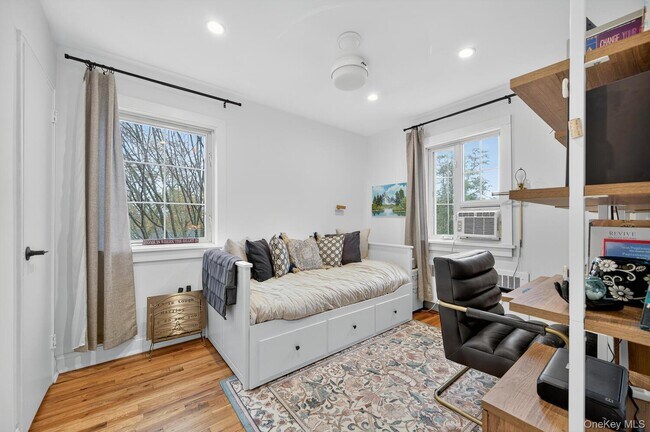 Building Photo - 42 Nathan Hale Dr