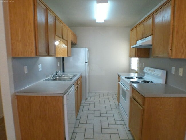 Building Photo - 906 McDaniel Cir