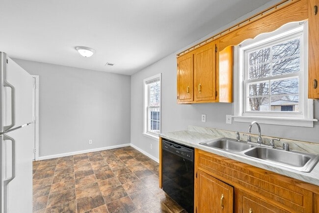 Building Photo - 1042 Shadow Ridge Ave