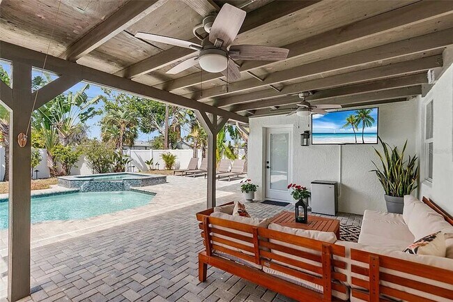 Building Photo - Coastal Luxury Living Just Minutes from Madeira Beach - 3bed | 2 bath