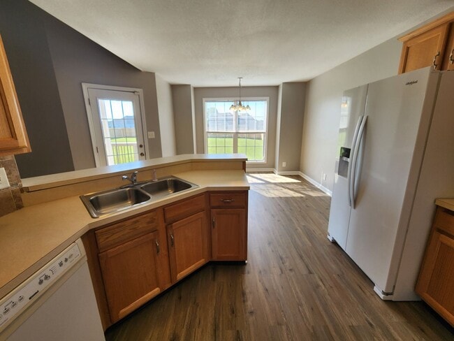 Building Photo - Your Next Home Sweet Home Awaits!