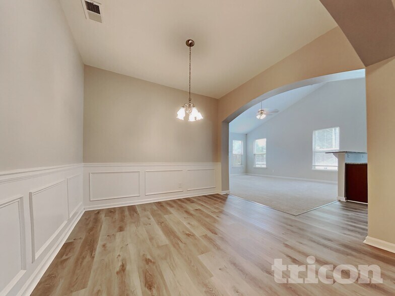 Building Photo - 30 Fernwood Ct