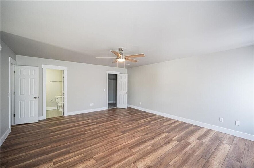 Building Photo - 2407 W Ash St