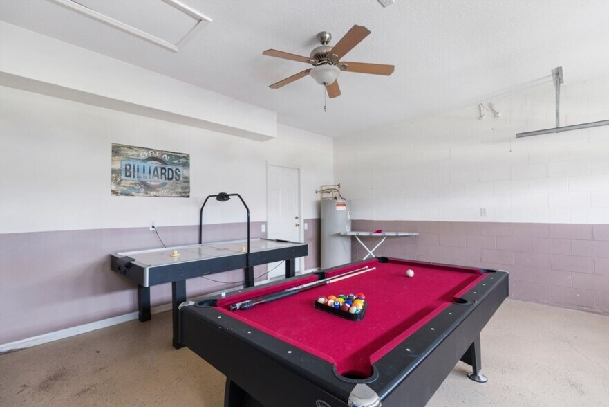 Building Photo - 8171 Fan Palm Way