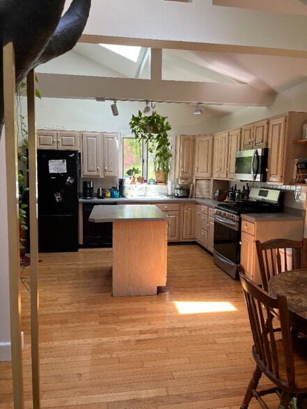 Building Photo - 410 Kripplebush Rd