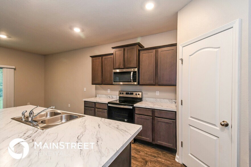 Building Photo - 8478 Cape Fox Dr