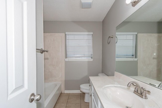 Building Photo - 19 E Laramie Dr
