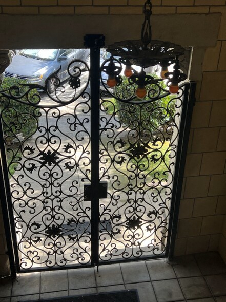 Building Photo - 325-327 S Detroit St