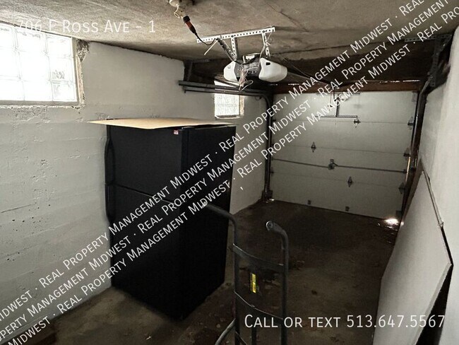Building Photo - 706 E Ross Ave