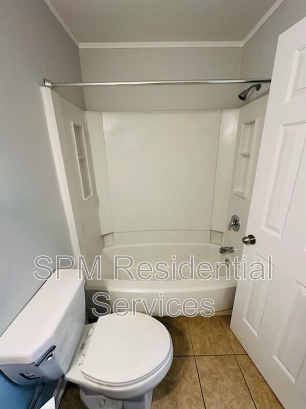 Building Photo - 1811 Savannah Ct