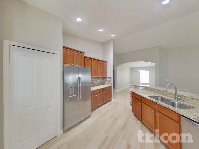 Building Photo - 12522 Cricklewood Dr