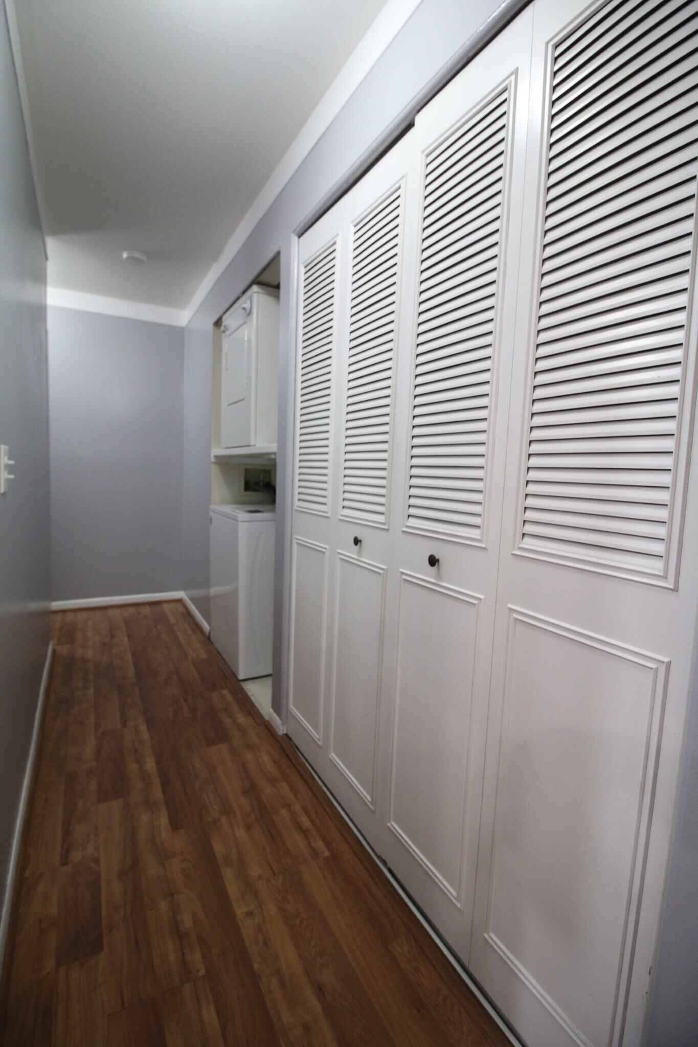 Building Photo - 480 Fox Hills Dr N