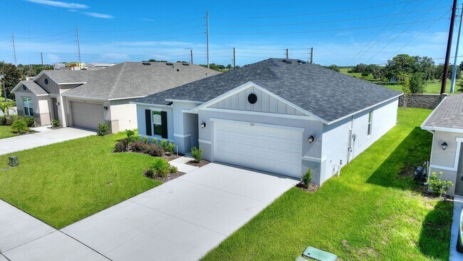 Building Photo - Beautiful Newer Build! Pet-Friendly 4-Bedr...