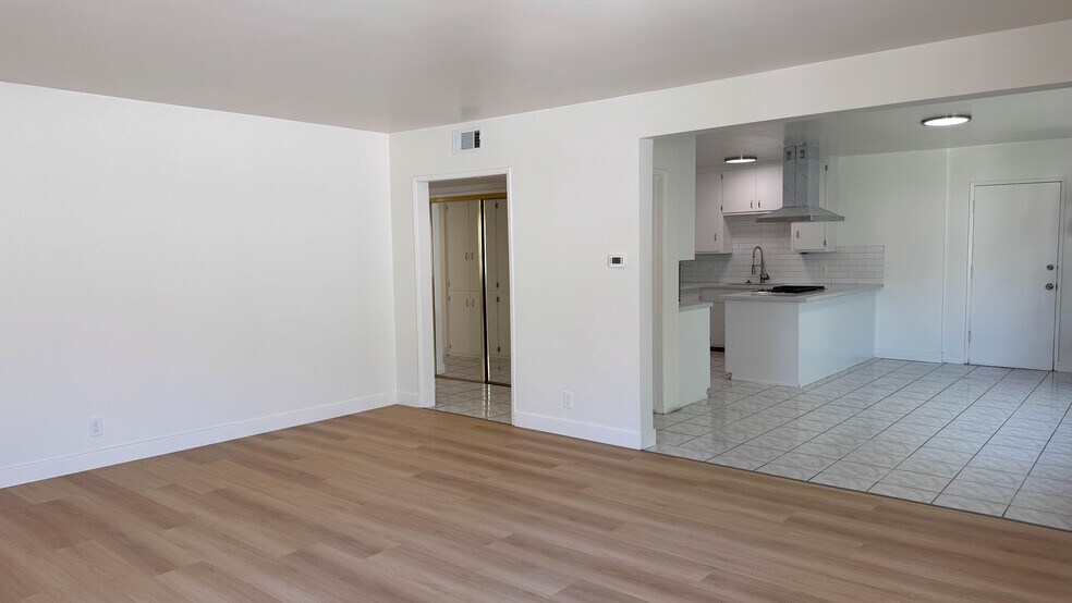 Building Photo - 716 Glenway Dr