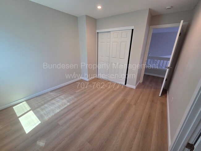 Building Photo - 1736 Burgundy Ct