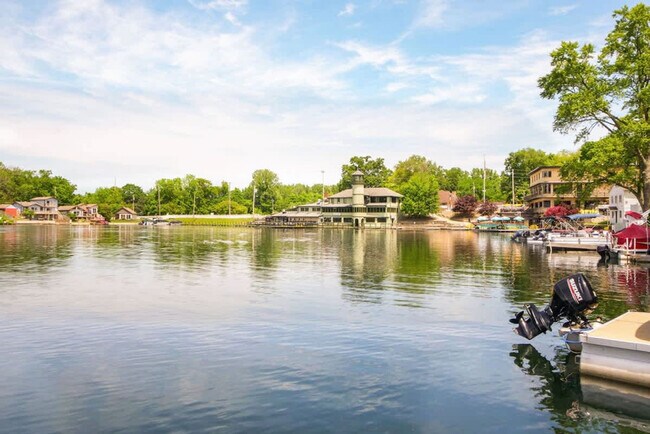 Building Photo - 3576 Portage Point Blvd