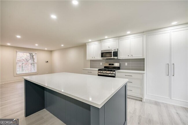 Building Photo - 3254 Newcastle Way
