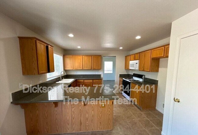 Building Photo - 5153 Lorenzo Ln