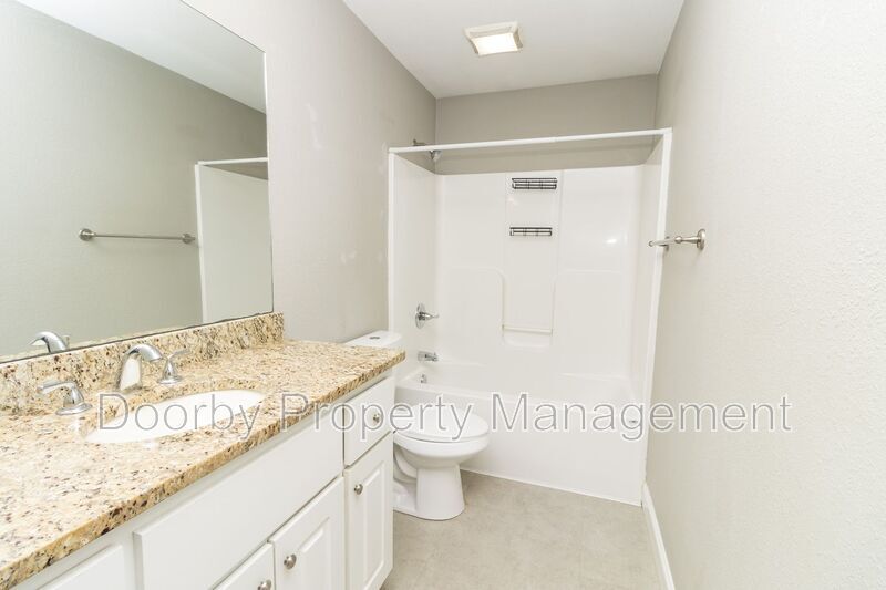 Building Photo - 3860 Youngstown Rd