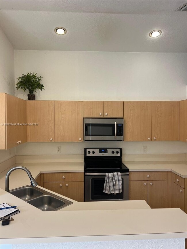 Building Photo - 894 Phoenix Way