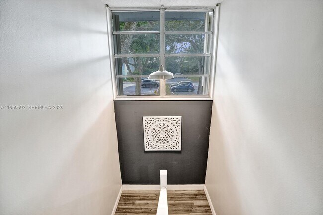 Building Photo - 9451 Live Oak Pl