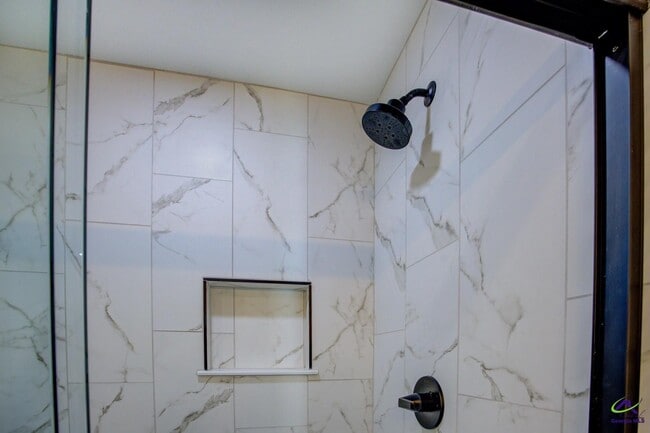 Building Photo - 523 E Chappell St