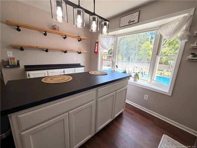 Building Photo - 1030 Rim Rd